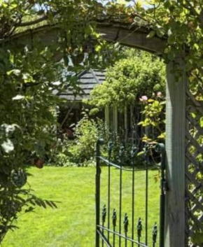 The Summerhouse, Ideal Akaroa location.